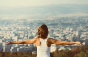 Woman with a balanced motivation on top of a mountain.