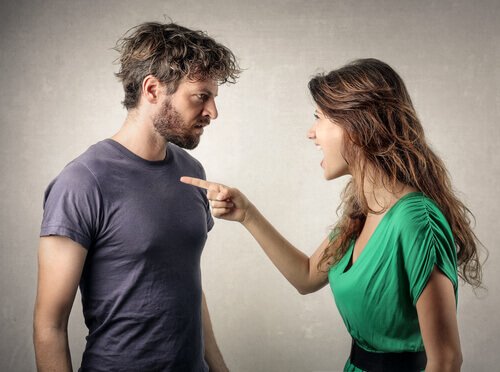 Woman blaming her boyfriend.