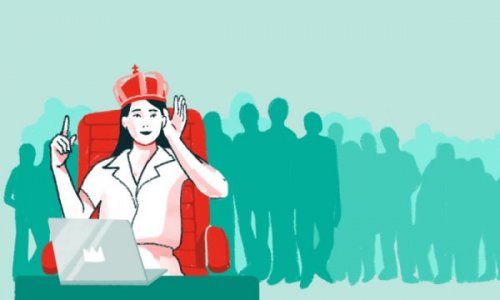 Pathological narcissist woman with crown and a computer.