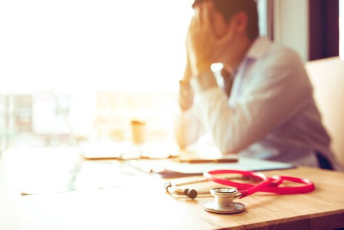 Burnout syndrome in health professionals can affect work performance.