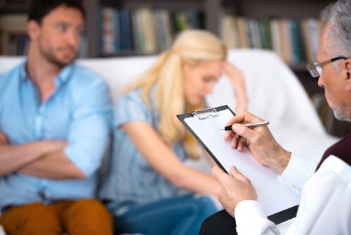 Parents with psychologist.