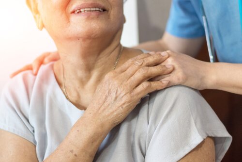 woman volunteering with senior citizens