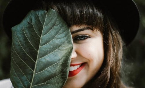 Girl with a Duchenne smile.