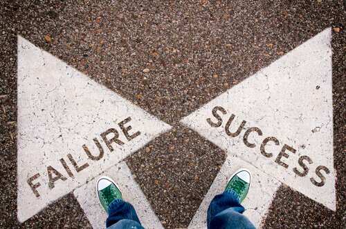 two arrows pointing to different directions: failure or success to represent knowing your why