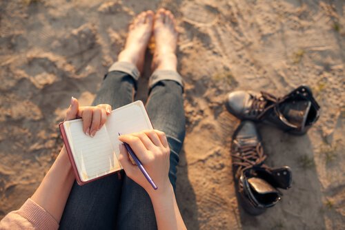 A person writing in a journal to better manage their time after a divorce.