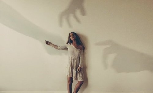 A guilty woman with shadows.