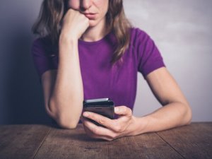 Using Facebook Decreases Emotional Well-Being