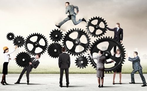 People among cogwheels representing the Kaizen method.