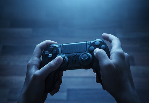 Hands holding a game console.