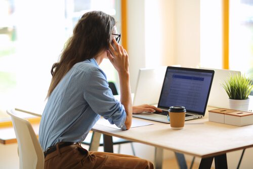 A woman working on the computer.