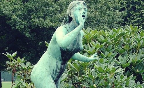 A statue of Echo.
