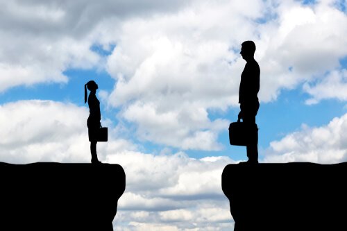 In our society, there are links between leadership and female discrimination.