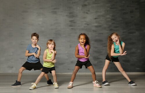 Little kids dancing.