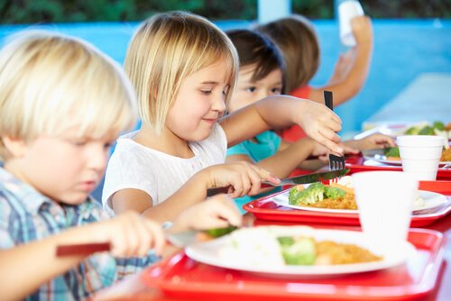 There are many healthy options in the school cafeteria.