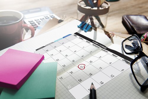 Calendar and sticky notes.