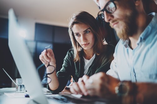 Researchers making use of experimental psychology methods.