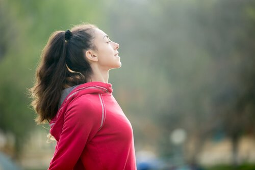A woman breathing before exercising. 