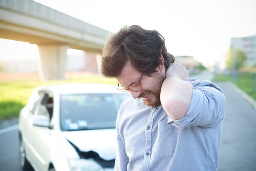 Whiplash Symptoms, Causes, and Treatment