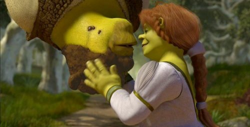 Shrek kissing fiona.