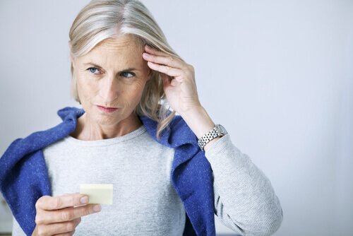 Vrouw traint haar geheugen