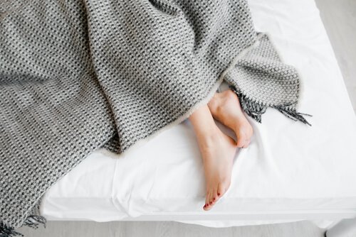 Girl's legs in bed.