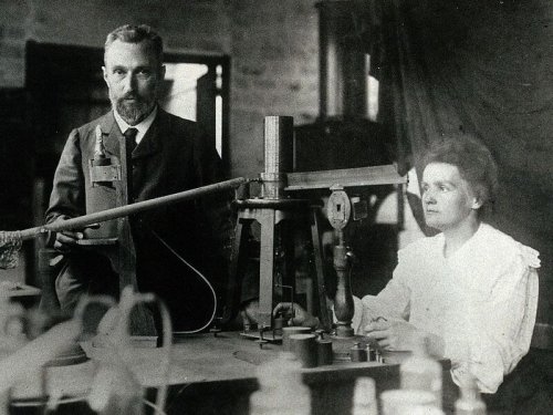 Piere Currie and Marie Curie in their lab.