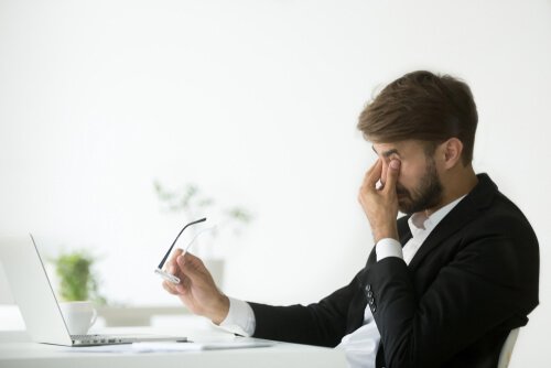 A man pressing his eyes.