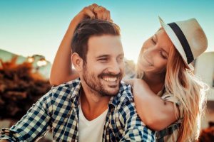 How to Differentiate Between Love and Friendship