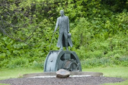 A statue of Nikola Tesla.