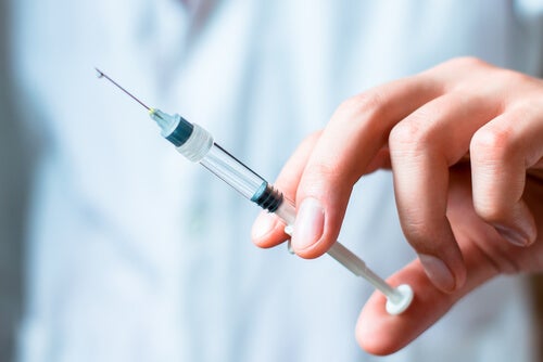 An Ajovy syringe.