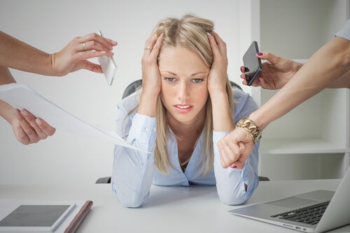 The hands in this picture represent the technostress this woman suffers from.