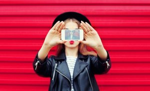Creating a False Identity on Social Networks