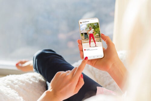 A woman using her mobile.