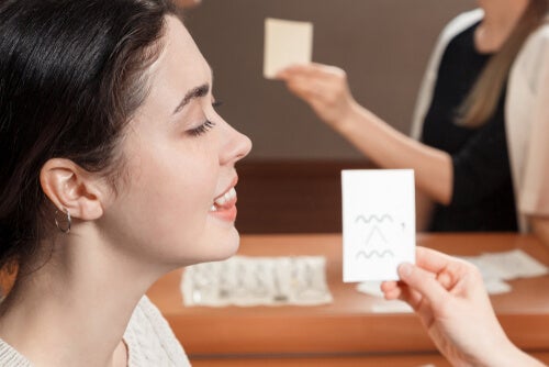 A woman making sounds.