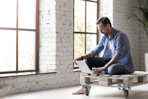 A fake freelancer working from home.