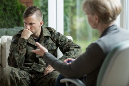 A uniformed soldier with a therapist talking about soldier's syndrome.
