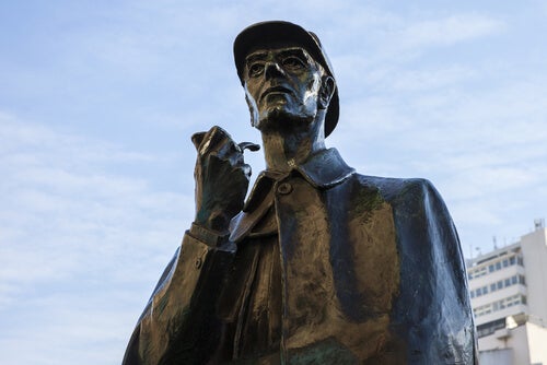 A statue of Sherlock Holmes.