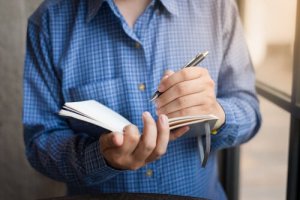 The Left-Handed Brain: Difference and Advantages