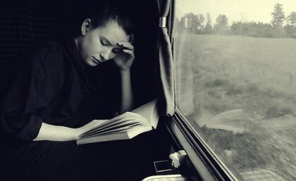 The Amazing Benefits of Reading While Traveling