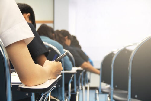 Test Anxiety: Symptoms, Causes, and Treatment