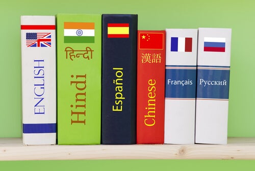 Książki w różnych językach.