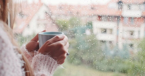 A woman with a coffee.