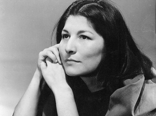 Mercedes Sosa: Biography of the "Voice of America"