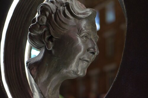 A bust of Agatha Christie.