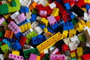 Building Games and Their Application in Therapy