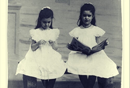 Sophie och Anna Freud.