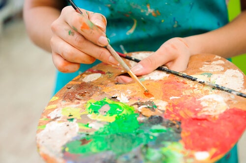 A person undergoing art therapy as a treatment for psychosis.