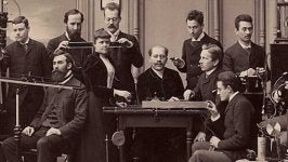 A photo of Hugo Münsterberg at work.