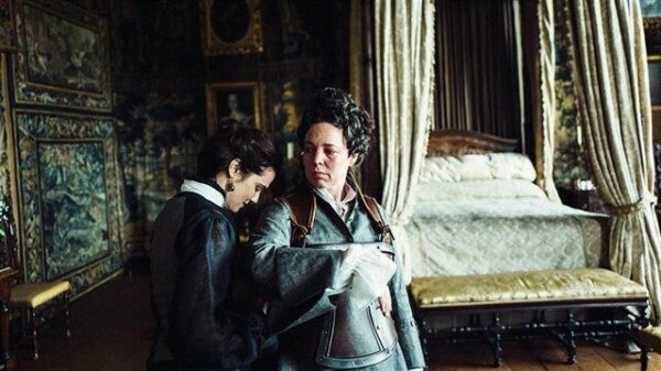 A scene from The Favorite.