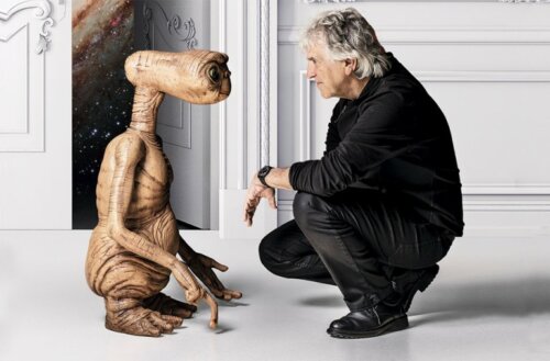 Arsuaga talking to ET.